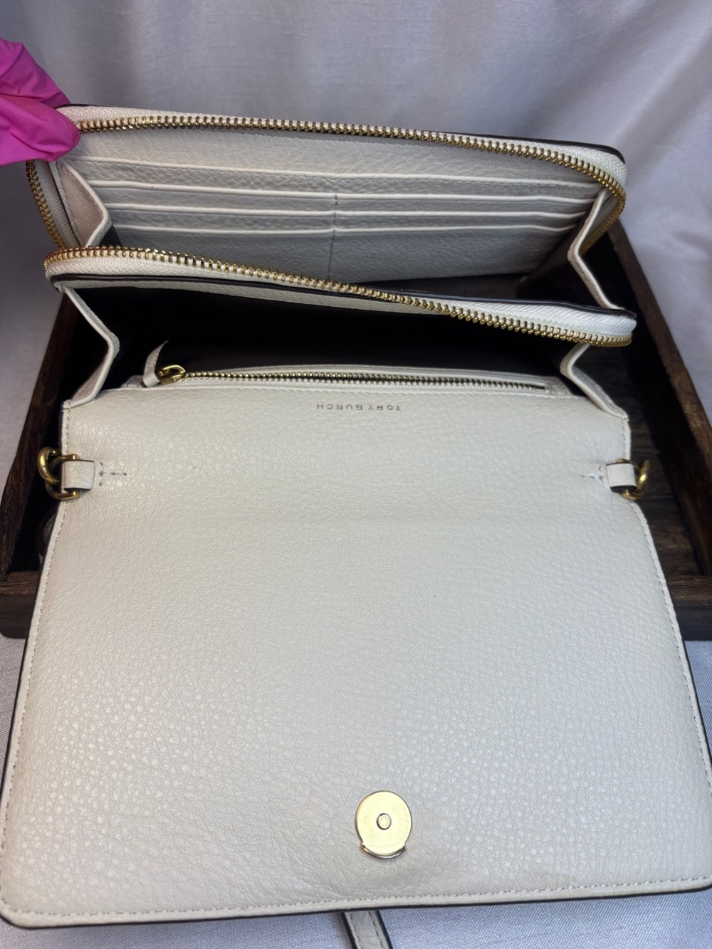 Tory Burch Cream Pebbled Leather Crossbody with Logo - Picture 5 of 7
